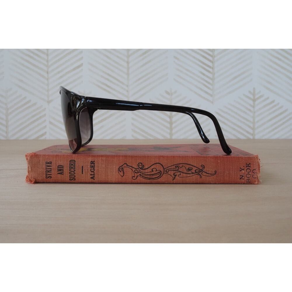 Vintage 1980s Shield Sunglasses New Old Stock Hipster Sporty Mask type Lens - Picture 11 of 14